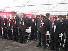 Attendees pray for safe and successful construction
