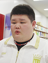 鎌谷　健太郎
