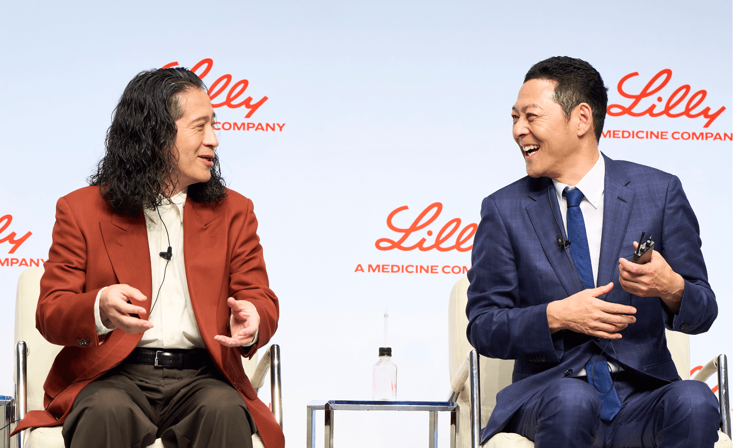 トークセッションで語り合う又吉直樹さんと東野幸治さん
