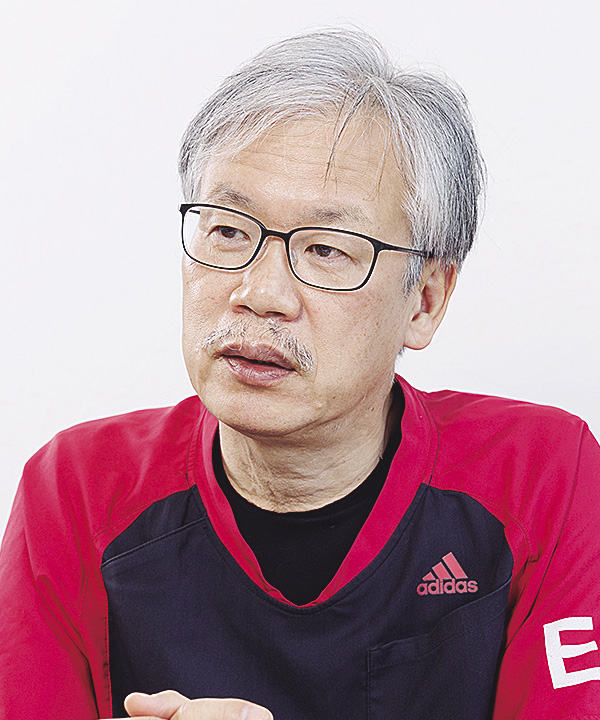 冨岡 譲二