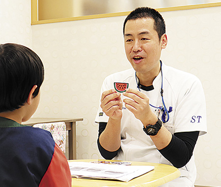21名の言語聴覚士が在籍、うち3名が小児を担当している