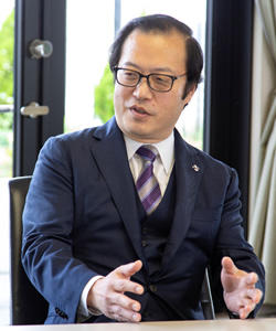 郭　洋春さん