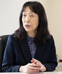 鷹野 景子さん