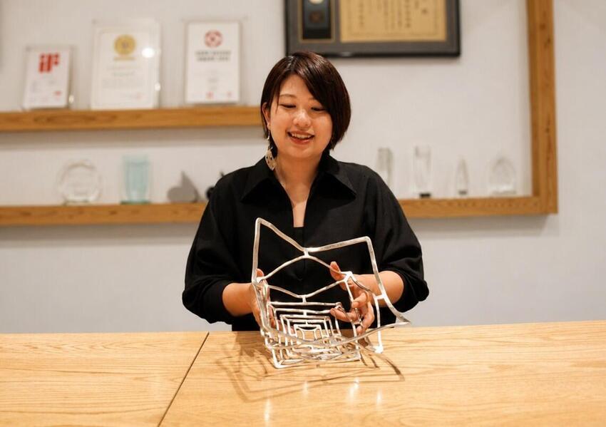 能作の代表作のひとつ「KAGO」。形を変えられることが魅力だ