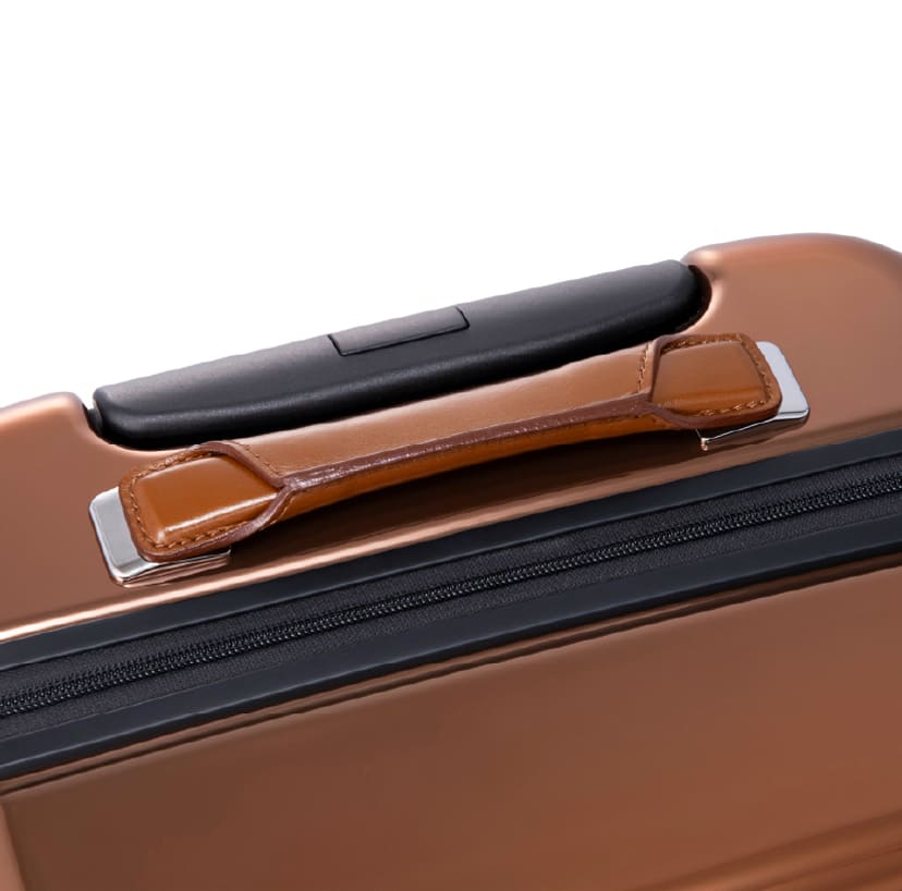 photo:Leather-wrapped handles provide a comfortable grip